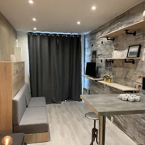 Studio Pigalle , Paris France
